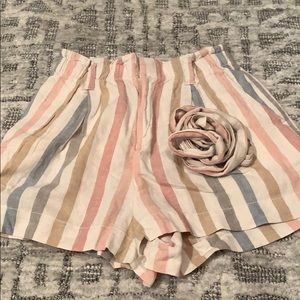 Shorts with belt